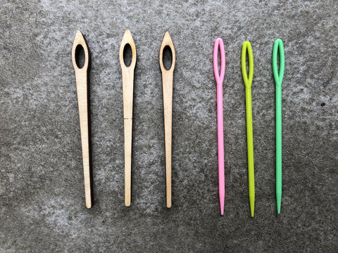 Set of 6 weaving needles: 3 birch wooden and 3 plastic – Peacock